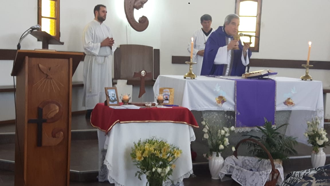 ambón torneado en madera fue bendecido e instalado